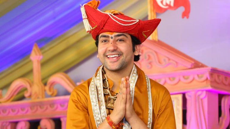बागेश्वर धाम का ‘दिव्य दरबार’, मुंबई पुलिस ने आयोजकों को भेजा नोटिस: ‘अंधश्रद्धा निर्मूलन समिति’ ने की है शिकायत, कहा – इनके कार्यक्रम पर रोक लगाओ