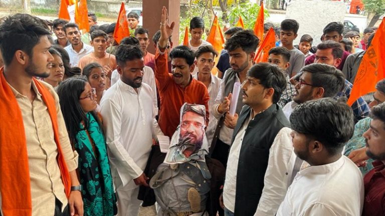 NIMHR के डिप्टी रजिस्ट्रार मोहम्मद अशफाक की बर्खास्तगी को लेकर ABVP का प्रदर्शन, ऑपइंडिया की रिपोर्ट के बाद PMO की टीम ने की थी पूछताछ