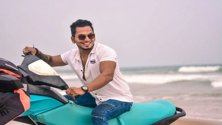 फाँसी के फंदे से लटकती मिली अक्षय कुमार (DJ Azex) की लाश, 1 सप्ताह पहले ही मनाया था जन्मदिन: परिवार ने कहा – गर्लफ्रेंड और उसकी सहेली कर रही थी ब्लैकमेल
