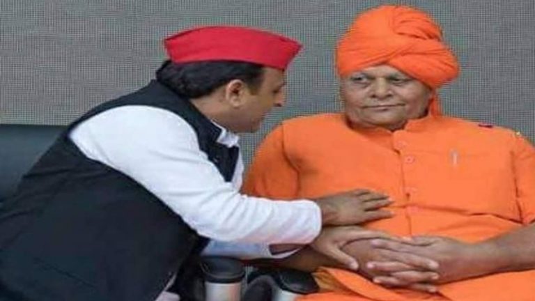 ‘नमाजियों पर हेलीकॉप्टर से फूल बरसाना है…अनुमति दे दो’ : ईद से पहले सपा MLA ओमवेश ने DM को लिखा पत्र, बोले- ये बहुत नेक माँग है