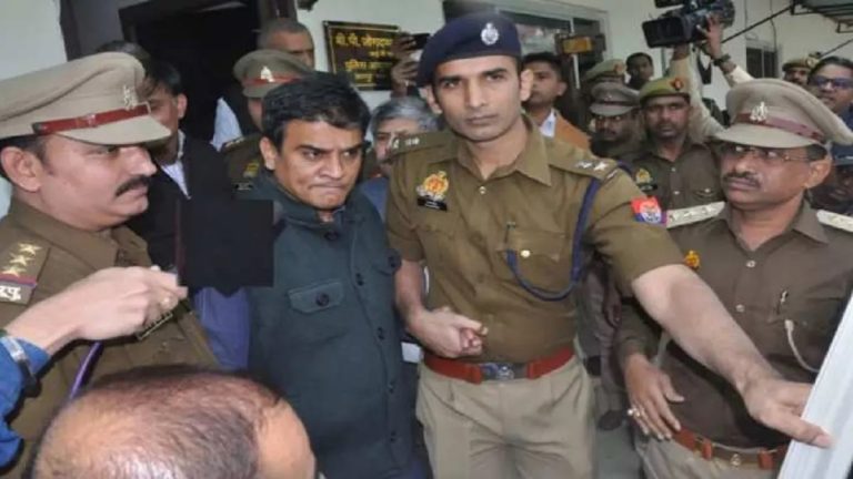 ‘मैं बंदर हूँ, गधा हूँ…इस्तीफा ले लो’ : कोर्ट में पेशी के बाद पुलिस पर भड़के SP विधायक इरफान, बीवी अदालत के बाहर फूट-फूट कर रोई