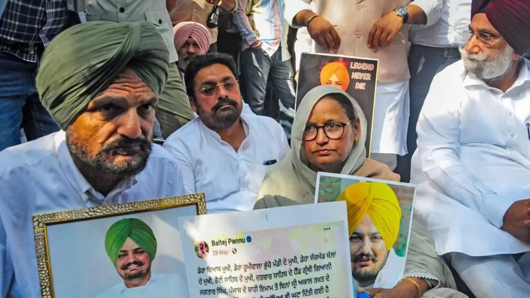 ‘लॉरेंस बिश्नोई का नाम लेना बंद करो, वरना जान से मार देंगे’: सिद्धू मूसेवाला के पिता को फिर मिली धमकी, राजस्थान से मेल आया