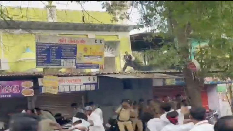 ‘पत्थर मारो सालों को…’ : वडोदरा में मस्जिद से शोभायात्रा पर हुआ पथराव, कट्टरपंथी मुस्लिम महिलाओं ने पुलिस को गाली बकी; सामने आए Videos