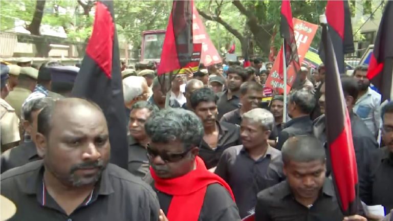 सरकारी नौकरी में ब्राह्मणों का बोलबाला… तमिलों को आरक्षण दो: तमिलनाडु में ‘उत्तर भारतीयों’ की भर्ती के खिलाफ प्रदर्शन, TDPK समर्थकों ने बैरिकेड तोड़े