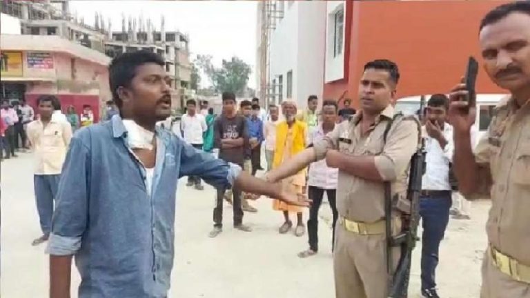 ‘लिखकर दो कि गोली नहीं मारोगे’ – जिस रिजवान ने अपनी बीवी पर डाला एसिड… उसे भी UP पुलिस से एनकाउंटर का डर