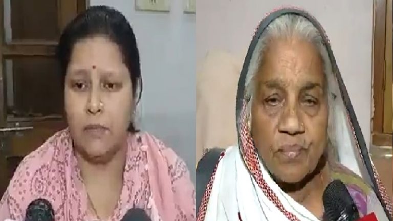 अतीक अहमद का ‘खात्मा’ चाहती हैं उमेश पाल की पत्नी और माँ, कहा- वह जिंदा रहा तो हम सबको खत्म कर देगा… वह डर से काँप-काँप कर मरे