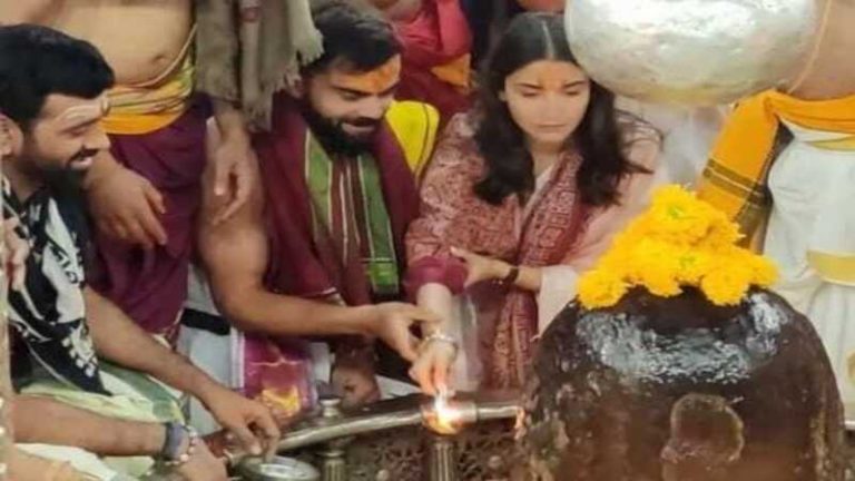 ‘छवि सुधारने में जुटे अनुष्का-विराट’ : महाकाल की भस्म आरती में लिया भाग, विधि-विधान से किया ज्योतिर्लिंग के आगे पूजा-पाठ