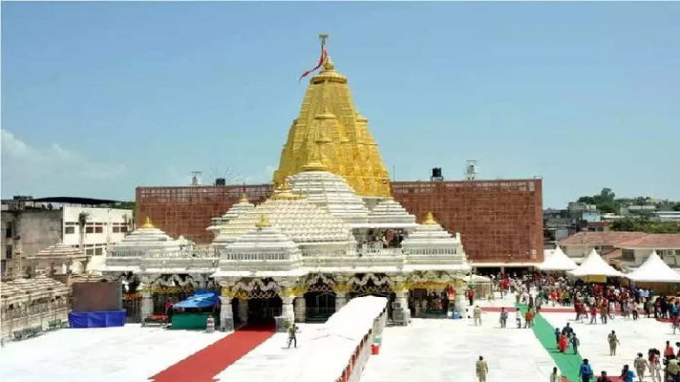 कलक्टर के आदेश के बाद अम्बाजी मंदिर में बदल दी गई 500 साल पुरानी परंपरा, गुजरात के अम्बाजी मंदिर के प्रसाद में बदलाव: आक्रोशित हिन्दू संगठनों का अल्टीमेटम