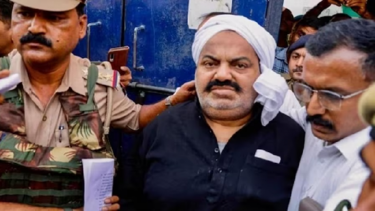 यूपी पुलिस के साथ फिर से शुरू हुआ अतीक अहमद का सफर: प्रयागराज से साबरमती जेल के लिए हुआ रवाना, भाई अशरफ वापस बरेली कारागार में