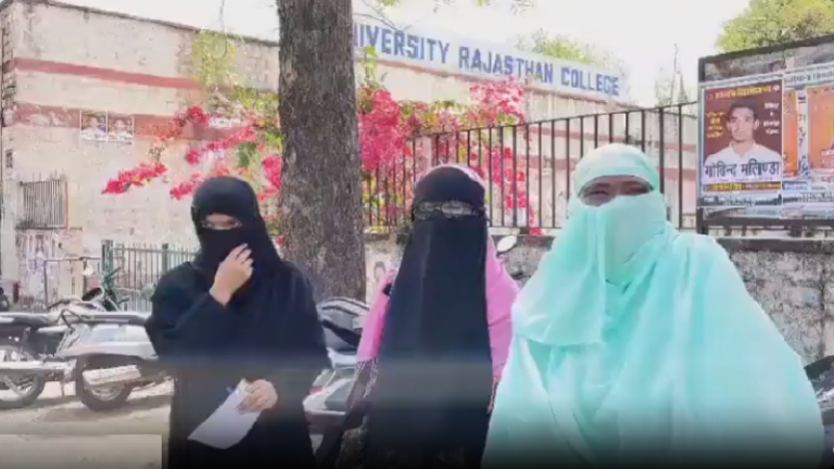 गाइडलाइन्स में लिखी थी ‘आधी बाजू’… फिर भी हिजाब पहन SET परीक्षा देने की जिद्द पर अड़ीं 3 छात्राएँ: वायरल Video में दावा- कॉलेज ने एंट्री नहीं दी