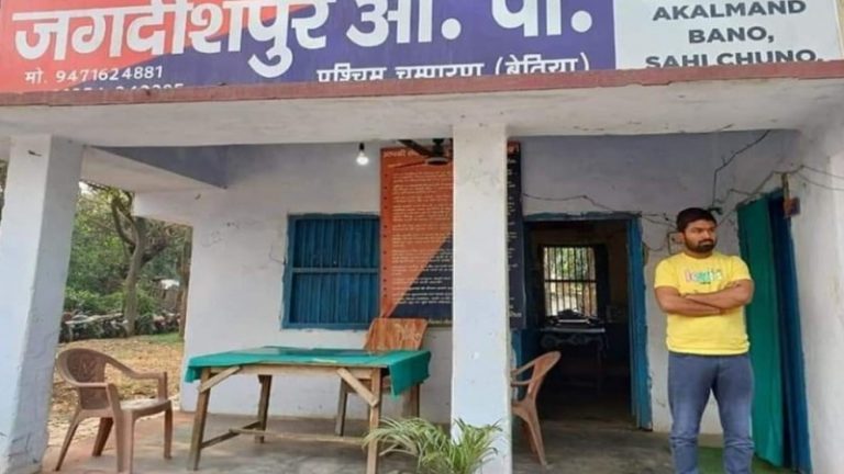 यूट्यूबर मनीष कश्यप ने थाने में सरेंडर किया, घर की कुर्की जब्ती करने पहुँची थी बिहार पुलिस: ‘तमिलनाडु केस’ में कार्रवाई