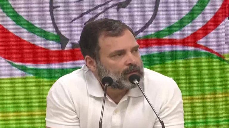 ‘पत्रकार बनने का नाटक मत करो…’ : प्रेस कॉन्फ्रेंस में सवाल सुनकर बौखलाए राहुल गाँधी, रिपोर्टर से कहा- BJP का ठप्पा लगा लो