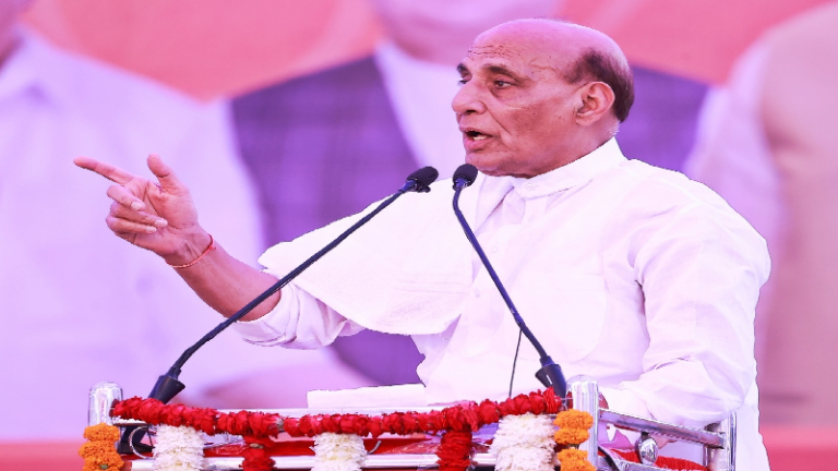 470 विमानों का सबसे बड़ा ऑर्डर, मोदी विरोधियों को लताड़: कर्नाटक में राजनाथ सिंह ने किया विजय यात्रा का आरंभ, कहा- कॉन्ग्रेस में रोज युवा नेता लॉन्च हो रहे