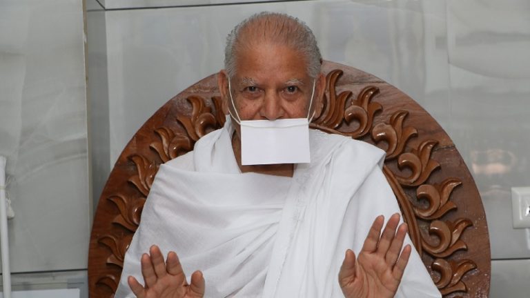 ‘इतने मामले लंबित हैं, गंभीर मुद्दों की जगह काल्पनिक विषय पर समय नष्ट न करे सुप्रीम कोर्ट’: समलैंगिक विवाह पर जैन मुनि का राष्ट्रपति को पत्र, पश्चिमी प्रथाएँ थोपे जाने का विरोध