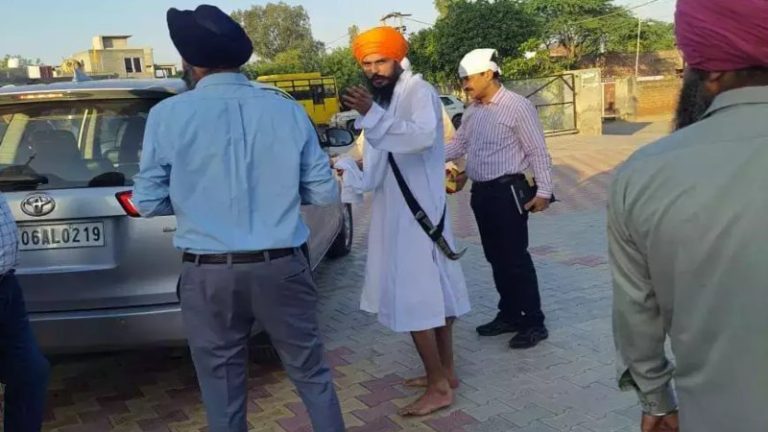 ‘यह गिरफ्तारी अंत नहीं… शुरुआत है’: 36 दिन बाद पुलिस के हत्थे चढ़ा ‘भगोड़ा’ अमृतपाल; सरेंडर से पहले गुरुद्वारे में कराई संगत, फोटो-वीडियो आई