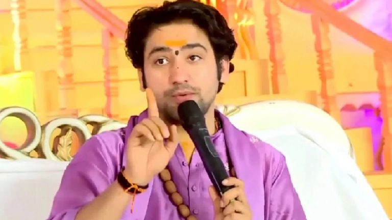 खाल पहनकर गीदड़ शेर नहीं बन सकता… बोले बागेश्वर धाम वाले पंडित धीरेन्द्र कृष्ण शास्त्री – साईं बाबा फकीर हो सकते हैं पर भगवान नहीं