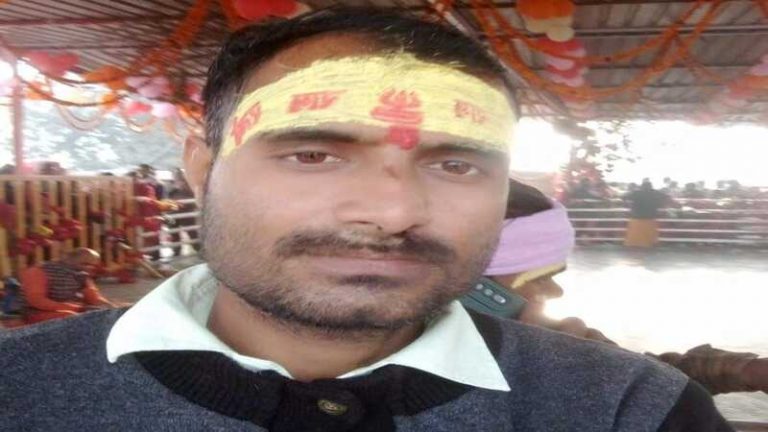 हनुमान चालीसा बजाने पर भीड़ ने घर में घुसकर मारा, माँस भी फेंका: यूपी के बांदा में तौफीक समेत 12 पर केस दर्ज, जाते हुए दे गए थे मारने की धमकी