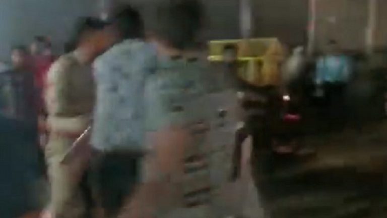 ‘बिरयानी में नहीं मिला लेग पीस तो पुलिस वालों ने दुकानदार को पीटा’: जानें वायरल दावे का सच