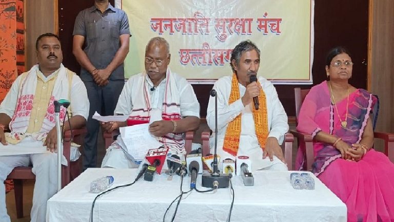 ‘धर्मांतरण करने वालों को न मिले आरक्षण’: छत्तीसगढ़ में जनजातीय समाज ने बुलाई महारैली, कहा – अपनी संस्कृति छोड़ने वालों को बाहर किया जाए
