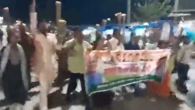 कॉन्ग्रेस की मशाल रैली में 8 झुलसे, BJP बोली – स्वार्थ सिद्धि के लिए किया जा रहा बच्चों का इस्तेमाल: छत्तीसगढ़ की घटना