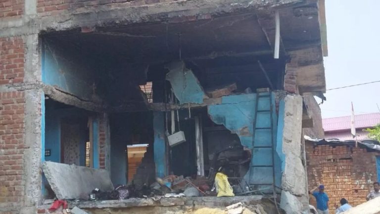 बिहार के नवादा में सफीक आलम के घर फटा बम, महिला से पूछताछ कर रही पुलिस: यहीं JDU नेता मंजूर आलम के घर मिला था हथियारों का जखीरा