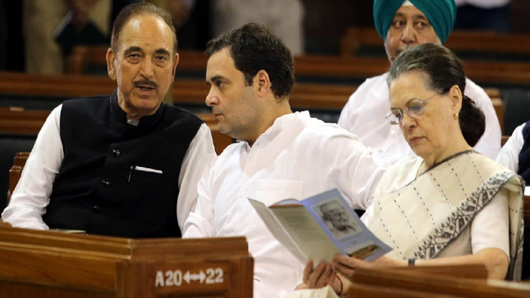 ‘काॅन्ग्रेस में रहना है तो रीढ़विहीन होना होगा’: राहुल गाँधी के कारण अलग हुए गुलाम नबी आजाद, बताया- कमजोर थी मनमोहन सिंह सरकार