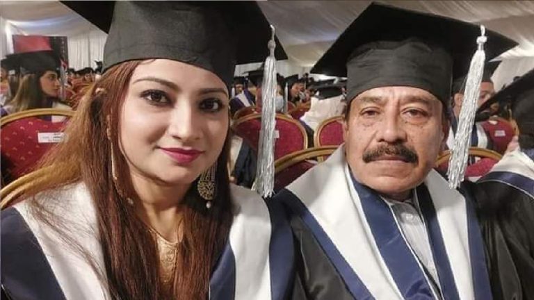 पाकिस्तान में फिर हिंदू डॉक्टर की हत्या, हमलावरों ने कार पर ताबड़तोड़ बरसाईं गोलियाँ: 1 महीने में दूसरी घटना, पुलिस ने कहा- टारगेट किलिंग