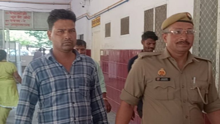 जावेद ने मॉल में मेडिकल की छात्रा के पीछे खड़े होकर की अश्लील हरकत, जींस कर दिया गंदा: जैन समाज की पीड़िता ने पकड़ कर किया पुलिस के हवाले