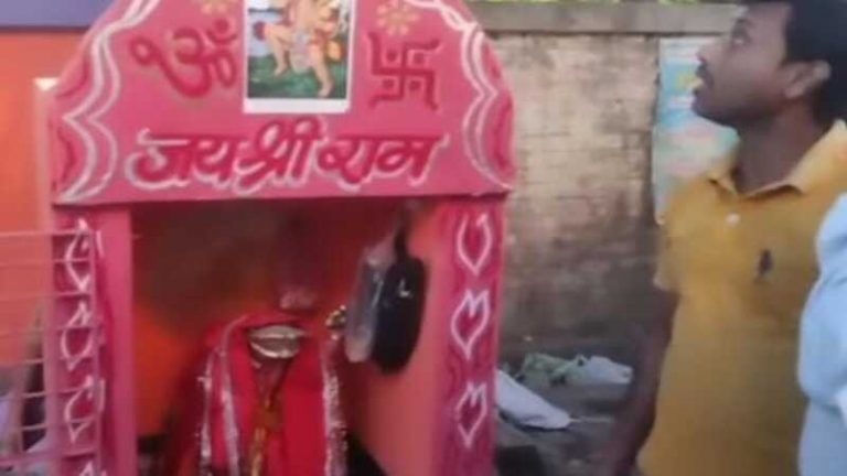 झारखंड के साहिबगंज में बजरंगबली की प्रतिमा खंडित की, मंदिर में लगे झंडे को फेंका: विसर्जन जुलूस पर भी हुआ था पथराव