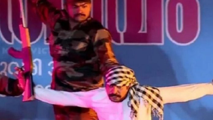आतंकावादी, मुस्लिम कॉस्ट्यूम, केरल पुलिस केस दर्ज