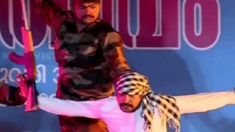 स्कूल उत्सव में मुस्लिम वेश-भूषा में दिखाया आतंकवादी, सेना ने पकड़ा: केरल पुलिस ने 10 पर कर दिया केस, RSS के एजेंडा को दिखाने का आरोप