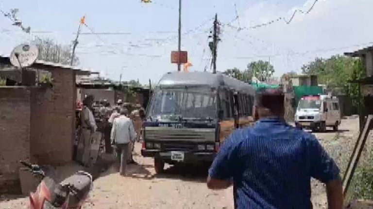महाराष्ट्र के जलगाँव में अब मूर्ति तोड़ने के बाद भड़की हिंसा, 12 संदिग्ध हिरासत में : 4 दिन पहले रामनवमी जुलूस पर हुआ था पथराव