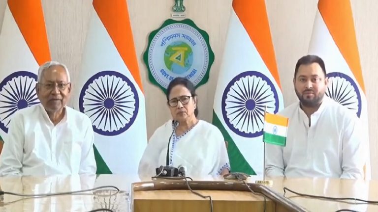 ममता बनर्जी को साधने चले थे नीतीश-तेजस्वी, बंगाल की CM ने कहा – पहले बिहार में बैठक करिए, फिर सोचेंगे आगे क्या करना है: किंतु-परंतु में उलझी है विपक्षी एकता