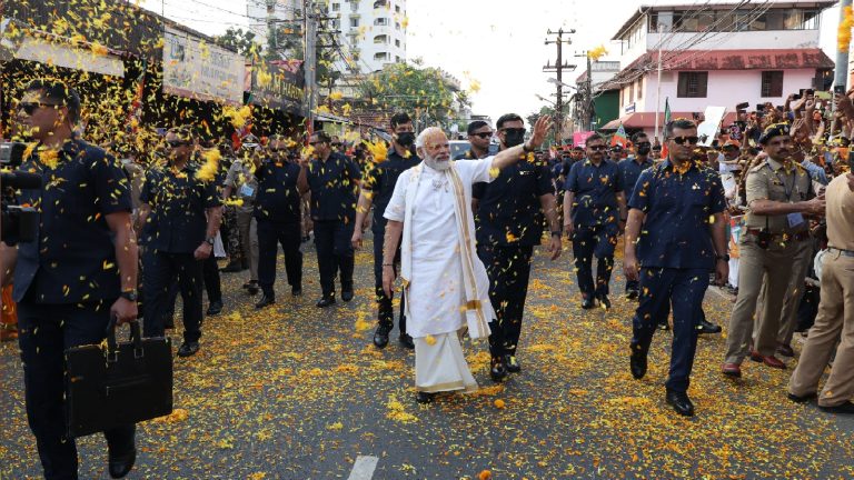 ‘पहले यह सोच थी कि भारत नहीं बदल सकता, नई सोच ये है कि ये देश अब पूरी दुनिया को बदल सकता है’: MP के बाद केरल पहुँचे PM मोदी, हजारों करोड़ की दी सौगात