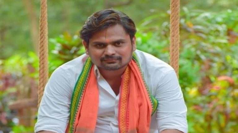 कर्नाटक में BJP युवा मोर्चा के नेता की चाकू मारकर हत्या, धारवाड़ के मंदिर में चल रहे कार्यक्रम के दौरान हुआ हमला: इससे पहले काट डाले गए थे प्रवीण नेट्टारू