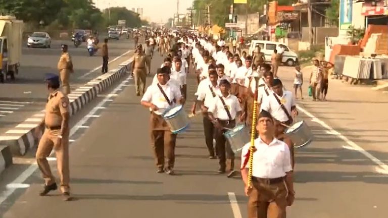 तमिलनाडु के 45 इलाकों में RSS की भव्य रैली, कई महीनों से अनुमति नहीं दे रही थी DMK सरकार: सुप्रीम कोर्ट में जीत के बाद बड़ा शक्ति प्रदर्शन