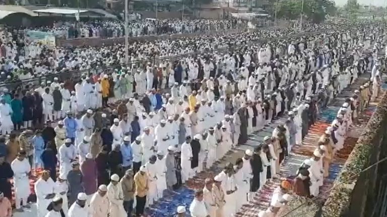 ‘जयपुर में ईद पर नमाजियों ने सड़क की ब्लॉक, लगा 5KM जाम’ : रिपोर्ट्स में दावा, BJP सांसद बोले- गहलोत सरकार ने तुष्टिकरण की पराकाष्ठा पार कर दी