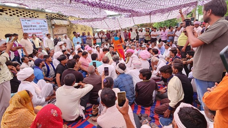 राजस्थान में 4 दिन से पड़ा है राम प्रसाद का शव: सुसाइड करने से पहले कहा था- अपनी ही जमीन पर नहीं बनाने दे रहे घर, काॅन्ग्रेस के मंत्री का भी लिया था नाम