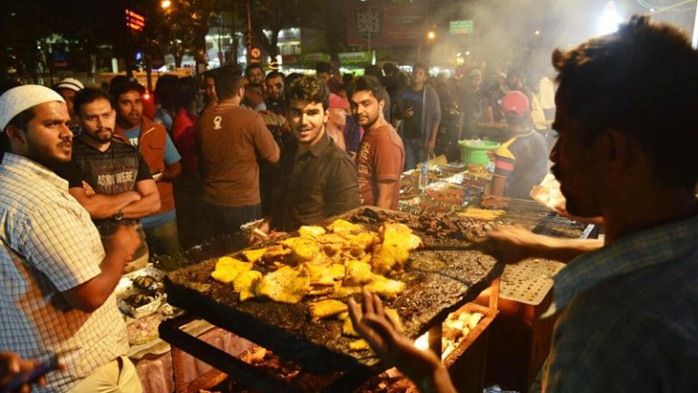 ‘ट्रैफिक जाम से होती है समस्या, गंदगी का ढेर अलग’: ‘रमजान फ़ूड मेला’ के खिलाफ बेंगलुरु के लोगों का नगरपालिका को पत्र, लिखा – बदबू, धुआँ और शोर से मिले निजात