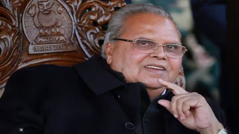 ₹300 करोड़ की रिश्वत के मामले में पूछताछ के लिए CBI पहुँची सत्यपाल मलिक के घर: जम्मू-कश्मीर में फाइलों की मंजूरी के लिए रकम का दिया गया था प्रस्ताव