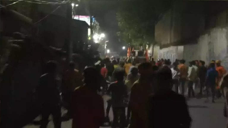 पश्चिम बंगाल में फिर शोभा यात्रा पर हमला, पत्थरबाजी: महिलाओं-बच्चों को भी बनाया निशाना, दावा – मुस्लिम बहुल इलाके में हुई हिंसा