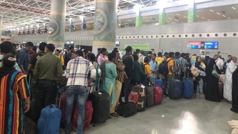हिंसाग्रस्त सूडान में भारत का ऑपरेशन कावेरी: 7वीं फ्लाइट से बेंगलुरु लौटे 229 भारतीय, अब तक 1725 लोगों की सुरक्षित वापसी