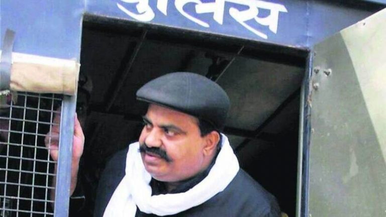 भैंस धोना, झाड़ू लगाना… तय हुआ जेल में अतीक अहमद का काम, दिहाड़ी ₹25 मिलेगी: कैदी साथ रहेंगे, खाने में दाल-चावल मिलेगा