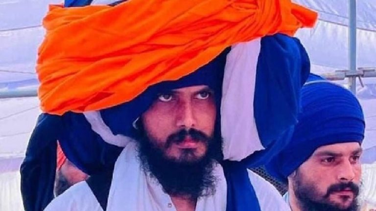 …तो वो मेरी माँ नहीं: जेल में बंद खालिस्तान समर्थक सांसद अमृतपाल ने अपनी माँ को नकारा, कहा – ‘खालसा के लिए लाखों सिखों ने सिर कटाए’