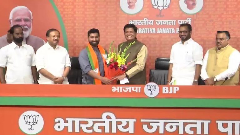 BJP में अनिल एंटनी, मनमोहन सरकार में रक्षा मंत्री थे पिता: BBC की प्रोपेगेंडा डॉक्यूमेंट्री पर छोड़ी थी कॉन्ग्रेस, अब कहा- वहाँ परिवार सेवा ही धर्म