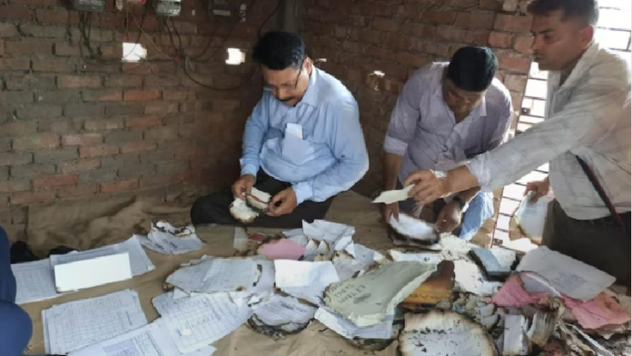 दक्षिण 24 परगना में जलाए गए दस्तावेज