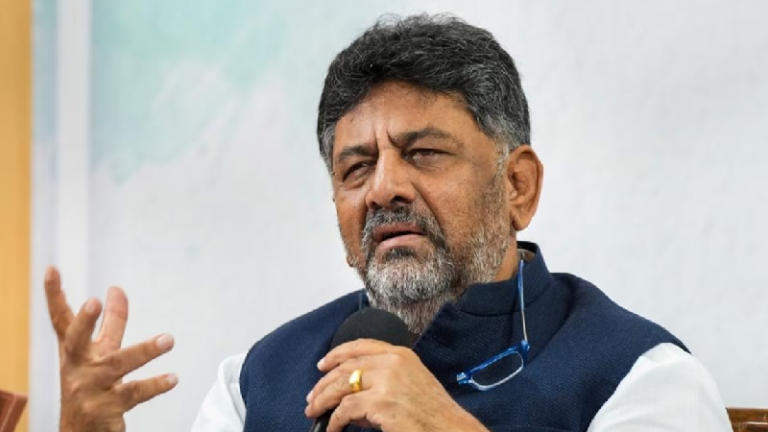 ‘टिकट के बदले घूस लेते हैं डीके शिवकुमार’: कर्नाटक काॅन्ग्रेस नेता के खिलाफ चुनाव आयोग से शिकायत, उम्मीदवारों पर कार्रवाई की माँग