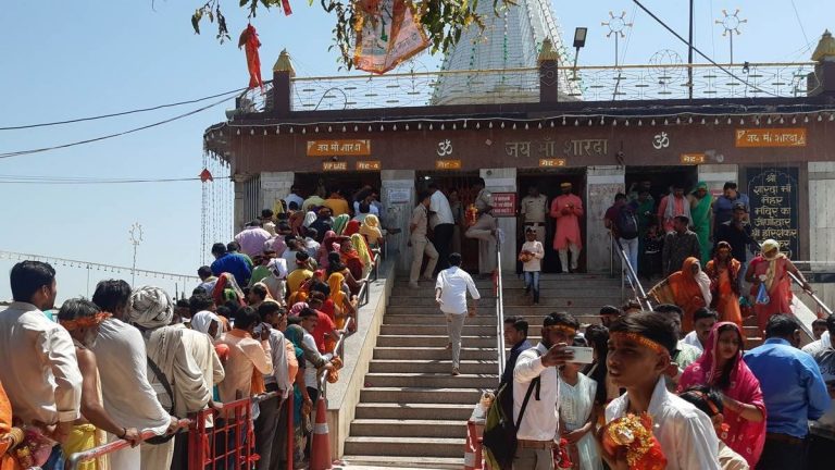 मध्य प्रदेश के मैहर माता मंदिर से हटाए जाएँगे मुस्लिम कर्मचारी: धर्मस्व विभाग का आदेश, मांस और शराब की बिक्री पर भी लगेगी रोक