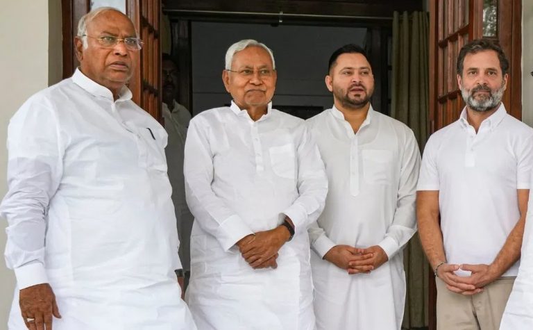‘लाल किला इफ्तार’ के बाद 2024 की ठेकेदारी लेने राहुल गाँधी से मिले नीतीश कुमार, कहा- विपक्षी दलों को जोड़ेंगे, पर चेहरे पर साध ली चुप्पी