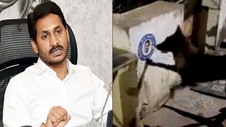 ‘कुत्ते ने फाड़ दिया CM का पोस्टर, तुरंत कार्रवाई हो’ : आंध्र प्रदेश में TDP नेता की अजीबोगरीब शिकायत, कहा- कुत्ते की वजह से 6 करोड़ लोगों की भावना आहत हुई